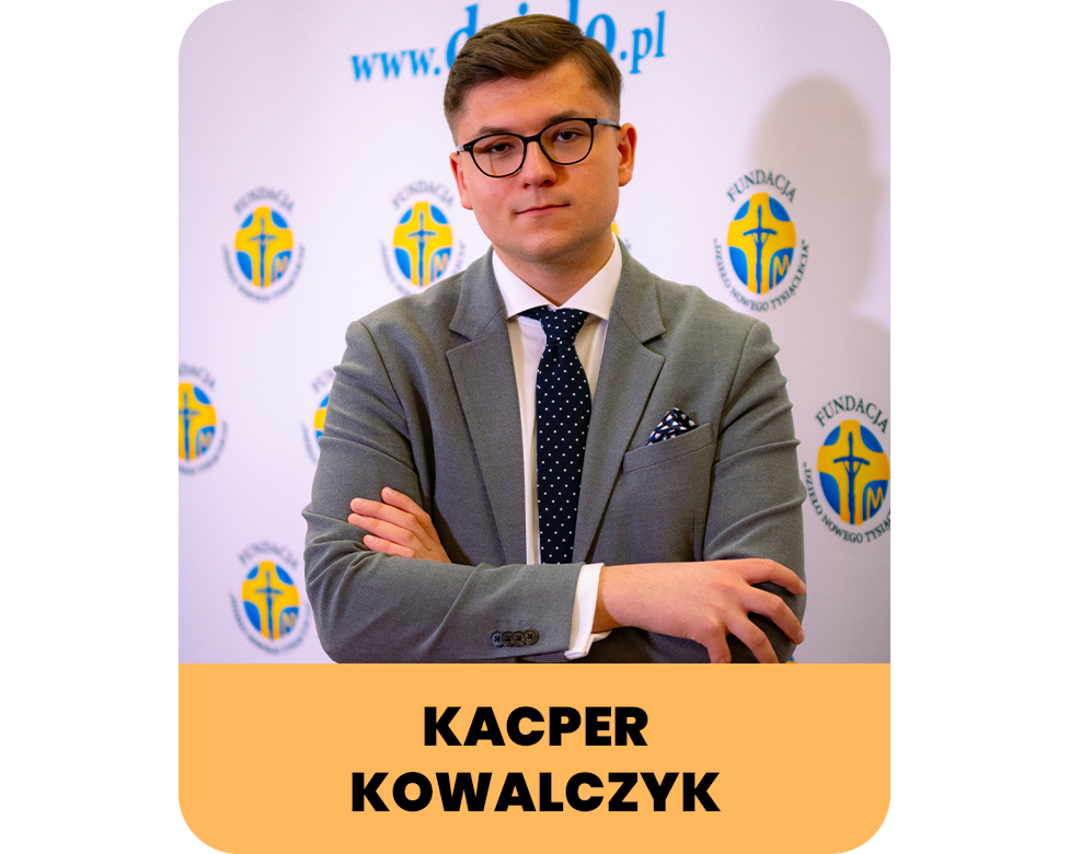 KACPER KOWALCZYK PANEL 4